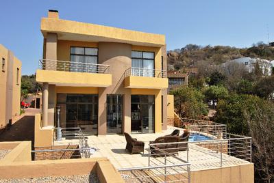 House For Sale in Glenvista, Johannesburg
