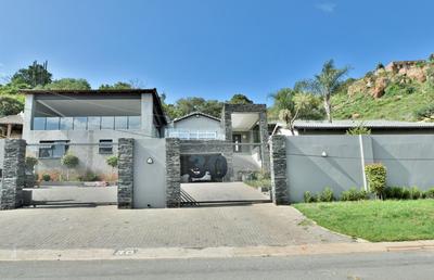 House For Sale in Glenvista, Johannesburg
