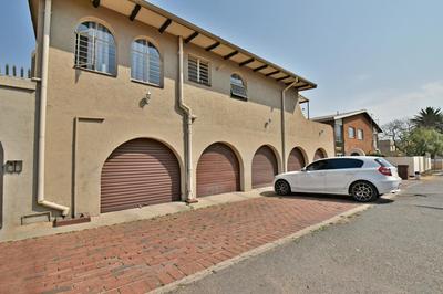 Duplex For Sale in Townsview, Johannesburg