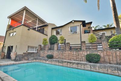 House For Sale in Glenvista, Johannesburg