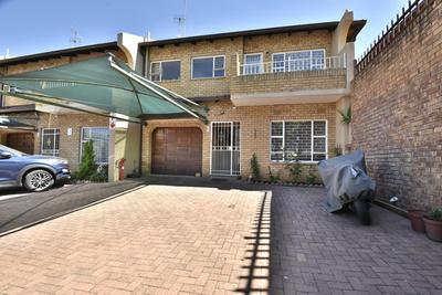 Townhouse For Sale in Oakdene, Johannesburg