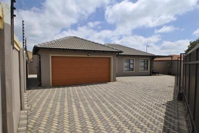 House For Sale in Ormonde View, Johannesburg
