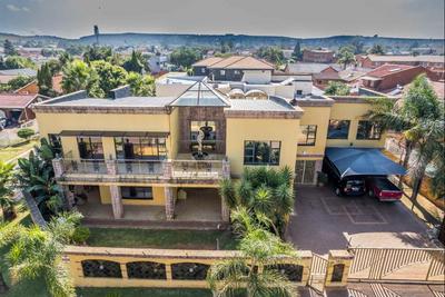 House For Sale in Lenasia South, Johannesburg
