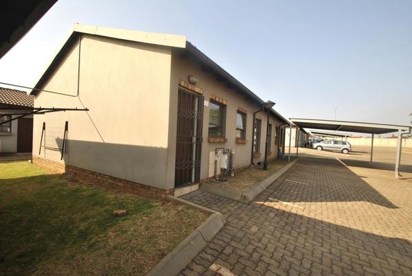 Townhouse For Sale in Dawn Park, Boksburg