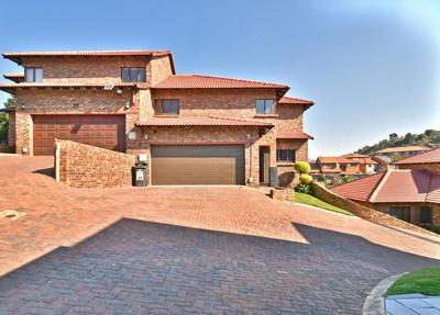 Townhouse For Sale in Winchester Hills, Johannesburg