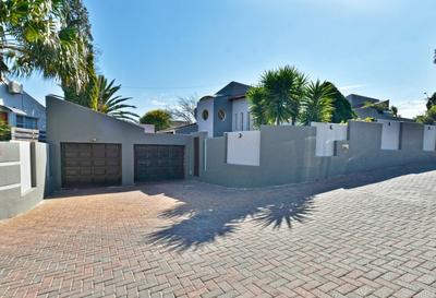 Duplex For Sale in Suideroord, Johannesburg