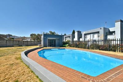 Apartment / Flat For Sale in Mulbarton, Johannesburg
