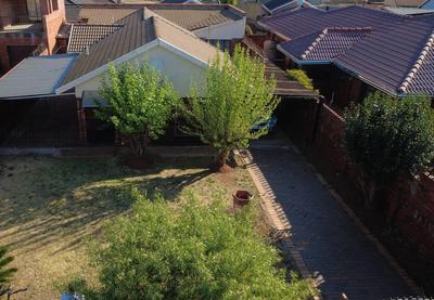 House For Sale in Zakariyya Park, Johannesburg