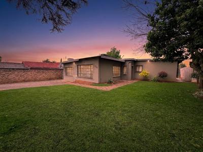 House For Sale in Lindhaven, Roodepoort