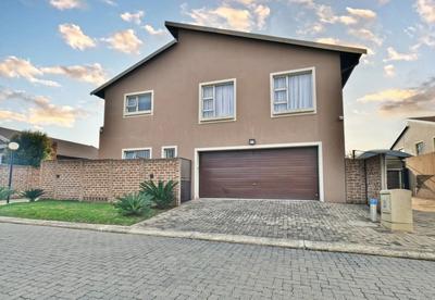 Cluster House For Sale in Newmarket, Alberton
