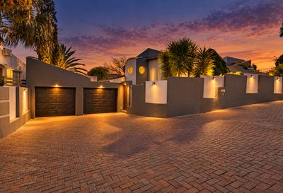 Duplex For Sale in Suideroord, Johannesburg