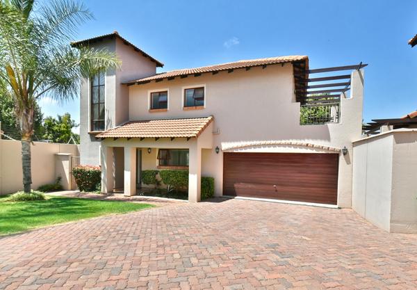 Cluster House For Sale in Glenvista, Johannesburg