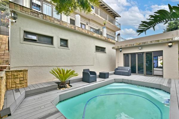 House For Sale in Constantia Kloof, Roodepoort