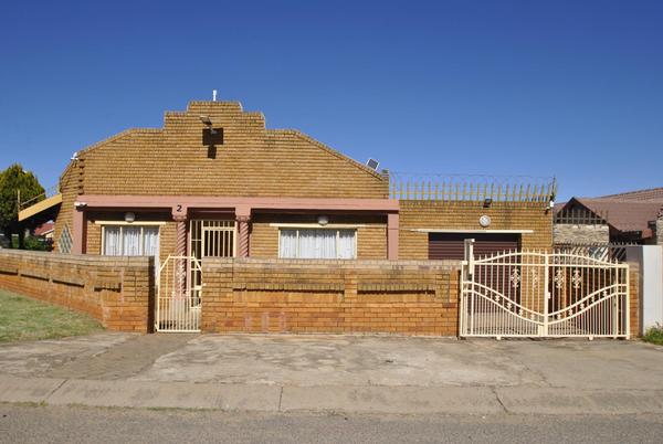 House For Sale in Zakariyya Park, Johannesburg