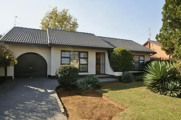 House For Sale in Lenasia South, Johannesburg