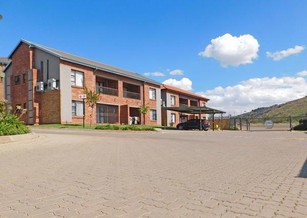 Apartment / Flat For Sale in Wilgeheuwel, Roodepoort