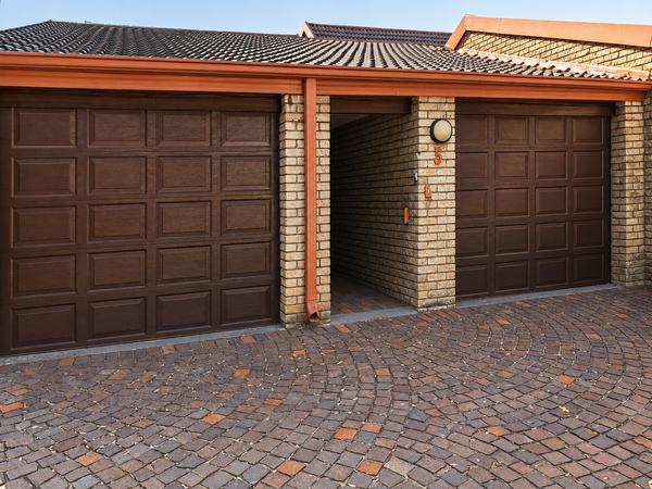 Townhouse For Sale in Bramley Park, Sandton