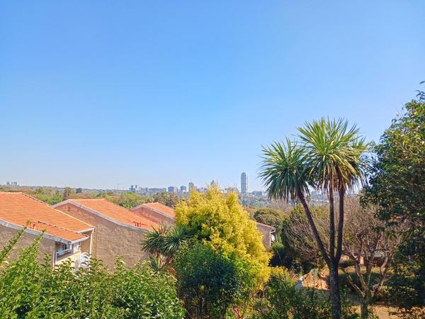 Townhouse For Sale in Bramley Park, Sandton